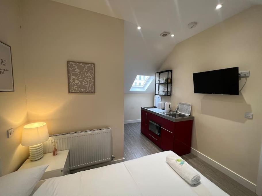 6 Studio Flat, 50M To Airbus Bristol Buitenkant foto